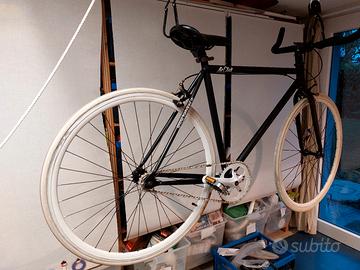 bicicletta scatto fisso nera 