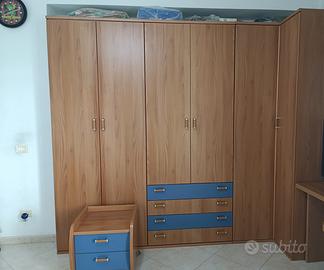 Stanza completa, armadio, letto, comodino, mensole