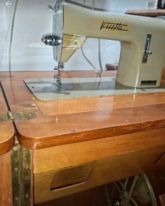 macchina per cucire vintage 