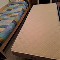 Cameretta (armadio, letto, scrivania, libreria)