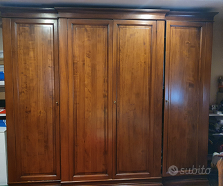 Armadio in legno massello come nuovo