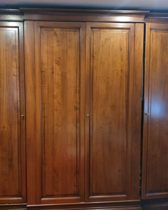 Armadio in legno massello come nuovo