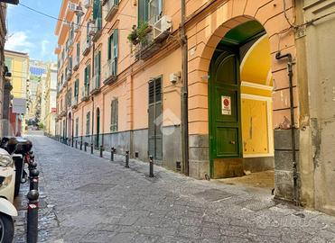 MONOLOCALE A NAPOLI