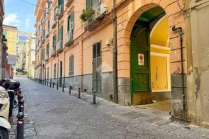 MONOLOCALE A NAPOLI