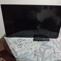 SMART TV 32 POLLICI  MARCA AKAI 