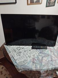 SMART TV 32 POLLICI  MARCA AKAI 