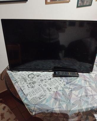 SMART TV 32 POLLICI  MARCA AKAI 