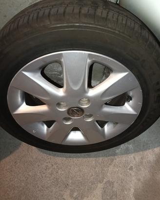 gomme kumo 175/60/15 h + cerchi originali nissan