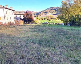 AMPIO LOTTO EDIFICABILE PER MONO O BIFAMILIARE