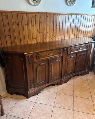 Credenza in legno massiccio