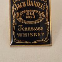 Spilla (PIN) smaltata, vintage Jack Daniel's N° 7.