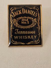 Spilla (PIN) smaltata, vintage Jack Daniel's N° 7.