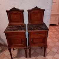 Comodini d'epoca in legno intarsiati