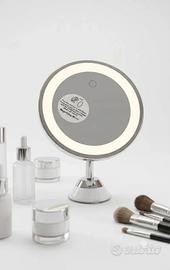 Specchio per trucco da tavolo con luce led.