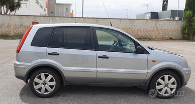 FORD Fusion - 2005 con gancio traino