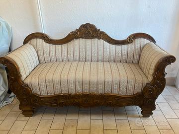 Divano stile Carlo X