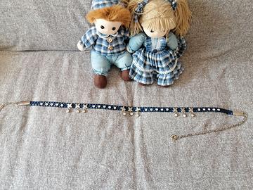 Cintura con strass di buona bigiotteria.