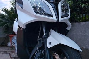 Moto scooter kymco downtown 200