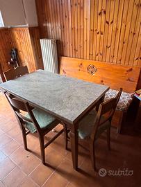 Cassapanca,tavolo e 3 sedie