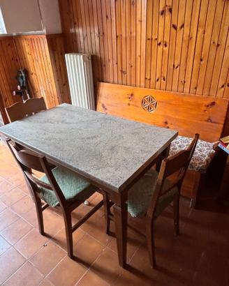Cassapanca,tavolo e 3 sedie