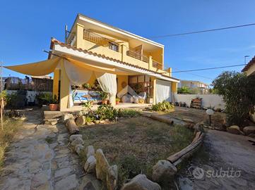 VILLA A SCHIERA D'ANGOLO A CASTIADAS