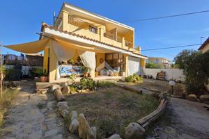 VILLA A SCHIERA D'ANGOLO A CASTIADAS