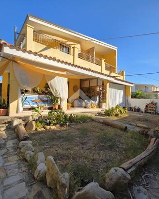 VILLA A SCHIERA D'ANGOLO A CASTIADAS