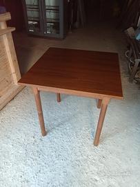 Tavoli in legno Dim.80x80