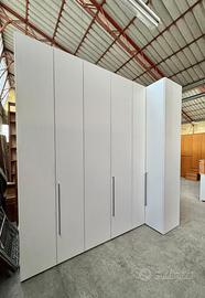 ARMADIO ANGOLARE – SUPER CAPIENTE