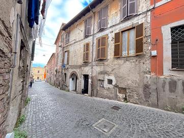 2 LOCALI A GENZANO DI ROMA