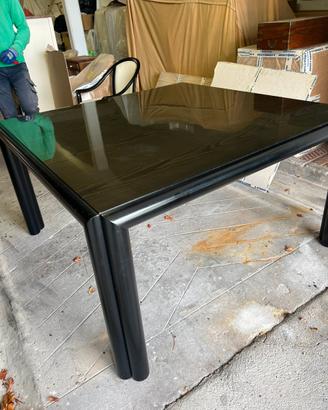 Tavolo quadrato di legno con 6 sedie
