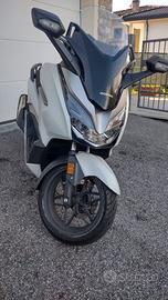 Moto Scooter Honda forza 300 ABS