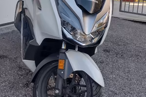 Moto Scooter Honda forza 300 ABS