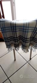 coperta pura lana bianca  riquadri azzurro 