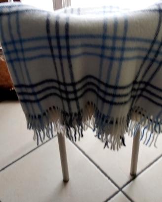 coperta pura lana bianca  riquadri azzurro 