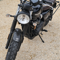 Triumph scrambler black