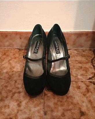 Scarpe Décolleté nere con cinturino 