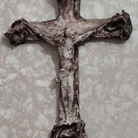 Crocifisso in ceramica di Albissola
