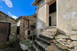 CASA SEMINDIPENDENTE A MONASTERO DI LANZO