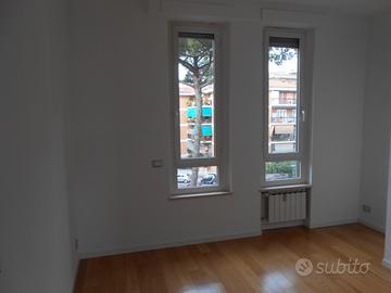 Stanza Luminosa immersa nel verde