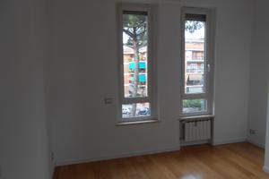 Stanza Luminosa immersa nel verde