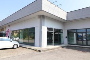 NEGOZIO A PORTO MANTOVANO