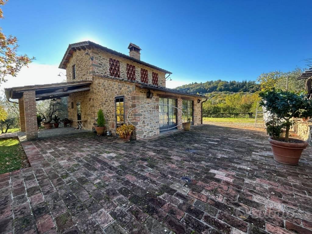 Rustico / Casale di 511 m² con più di 5 locali e b - Vista 2