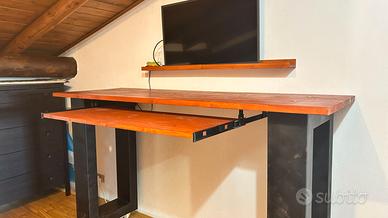 Scrivania porta PC con piano estraibile