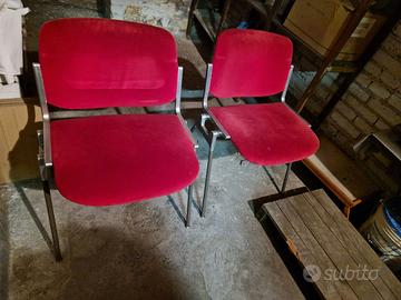 Coppia di sedie metalliche imbottite in velluto