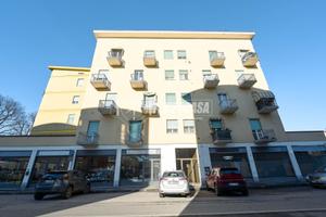 LUMINOSO TRILOCALE ALL'ULTIMO PIANO IN VIA SESTO!