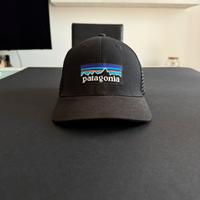 Patagonia cappello nero con frontino e rete