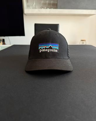 Patagonia cappello nero con frontino e rete