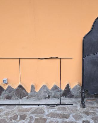 Letto antico d’epoca in ferro battuto nero