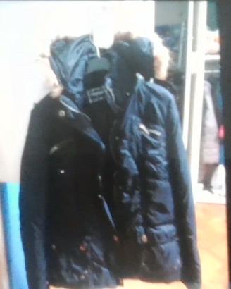 Giubbotto uomo blu scuro con cappuccio e pelliccia